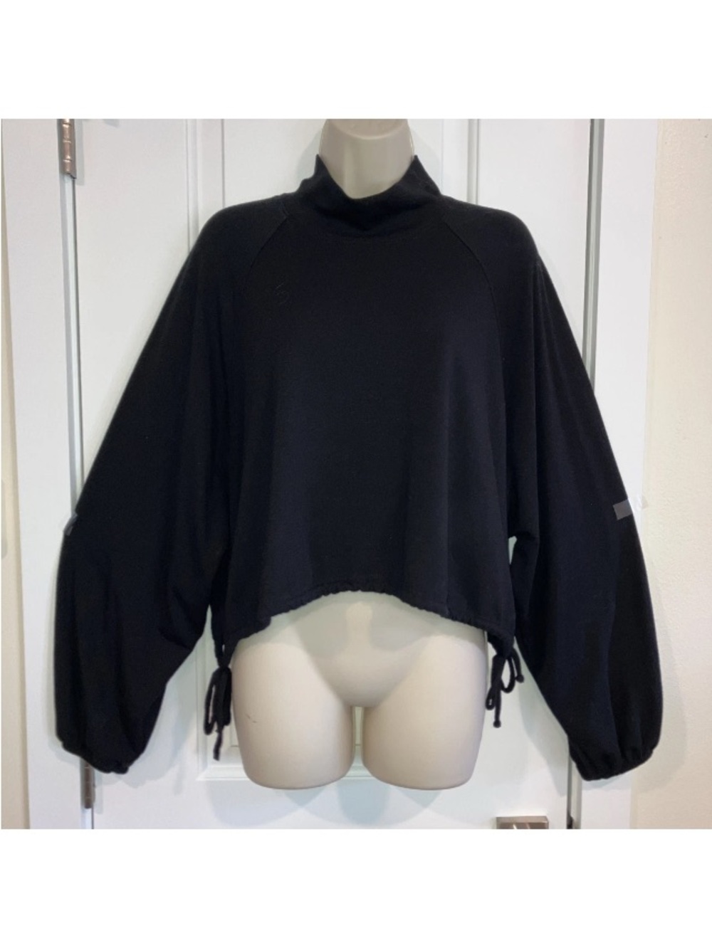 Project Social T Knit Cropped Turtleneck Sweater Top Oversized Casual Cozy Large